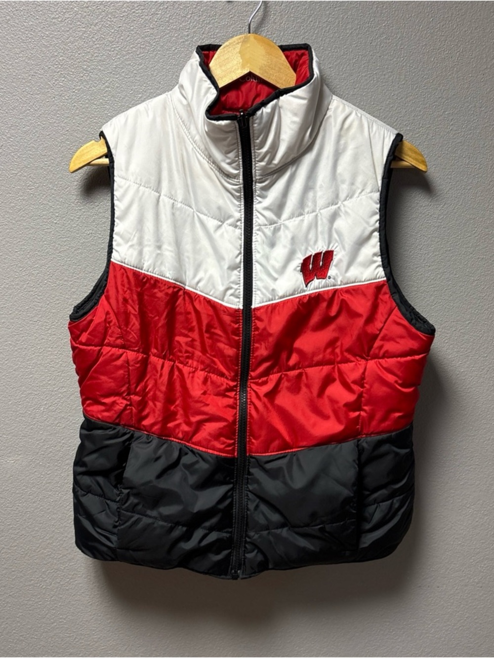 Columbia Reversible Wisconsin Badgers Puffer Vest, Women’s Size M